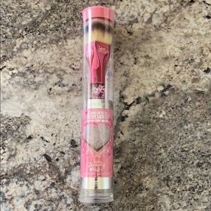 It brush Love Is The Foundation